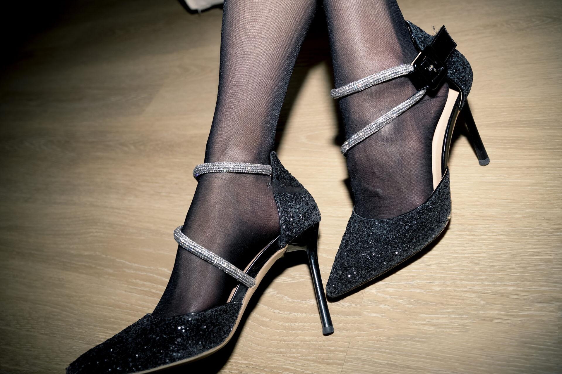 秀人网 宝宝甜✨极品反差母狗眼镜妹 不上架私拍漏点吃J8