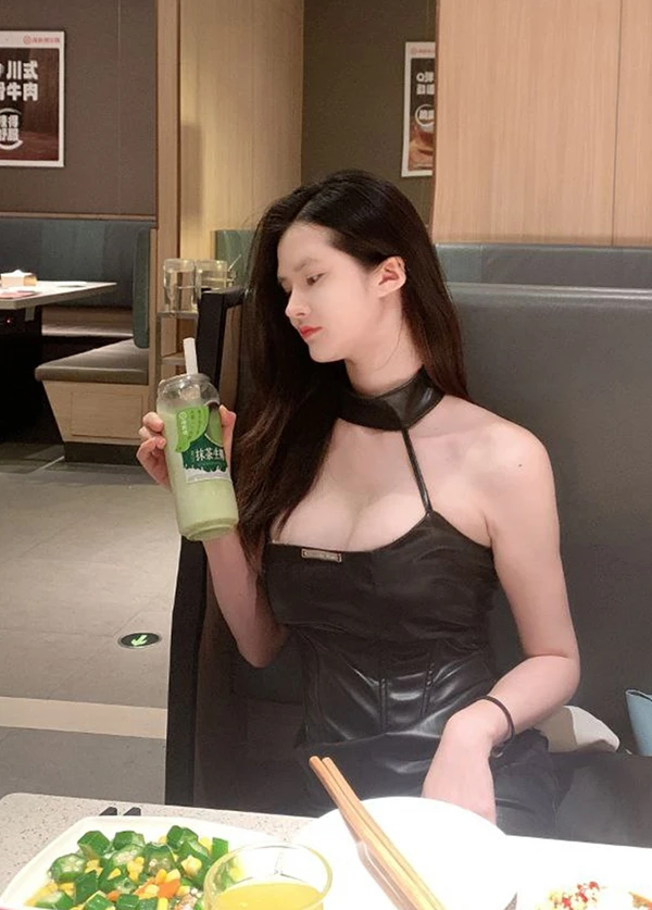 深圳抖m福利姬@疯批美人 尺度私拍视图合集2